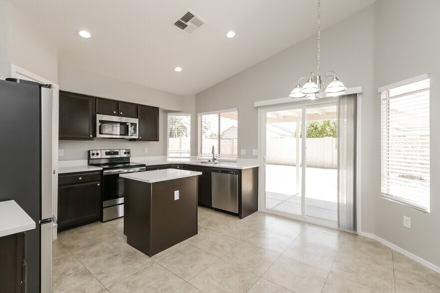 Building Photo - 7517 E Nopal Ave