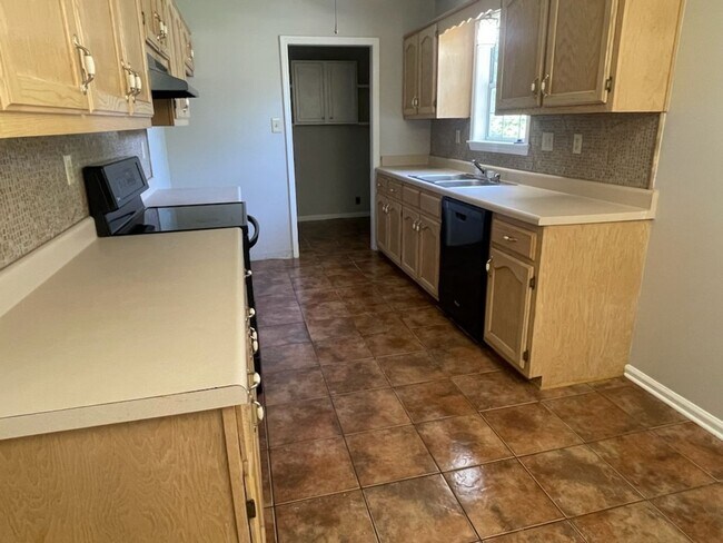 Building Photo - 6179 Cherokee Dr