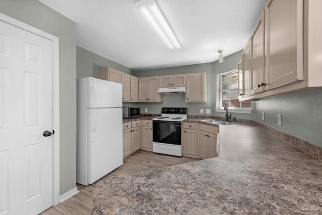 Building Photo - 6707 Cedar Ridge Cir
