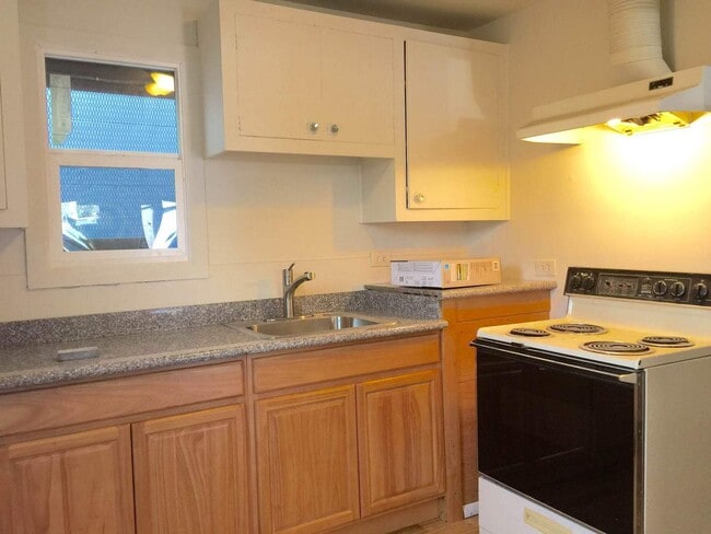 Building Photo - Charming 2 Bed 1 Bath Home in Ballard