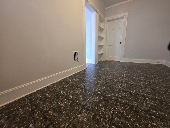 Building Photo - 264 Villa Ave