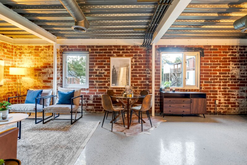 Building Photo - 15 Burbank Dr SW