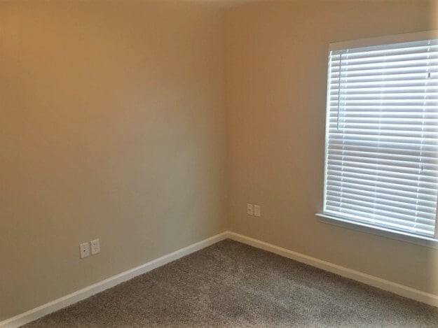 Building Photo - 90 Summer Hill Way