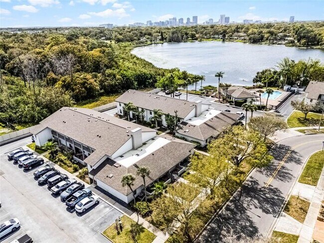 Building Photo - Charming First-Floor 1BR in Audubon Park · In-Unit Laundry · Community Pool with Lake Druid View ...