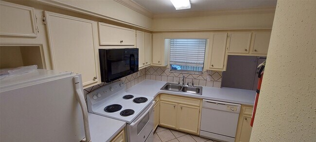 Building Photo - 8710 Ilona Ln