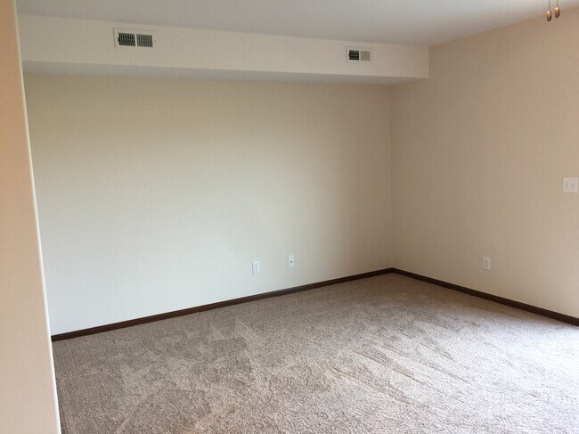 Living Room - 1902 Wrigley St