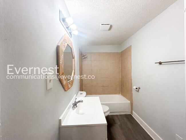 Building Photo - 667 Sevier St