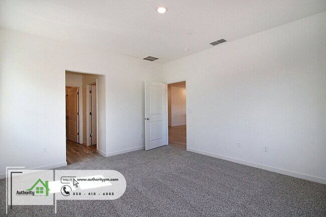 Building Photo - 2839 Hopkins Ave