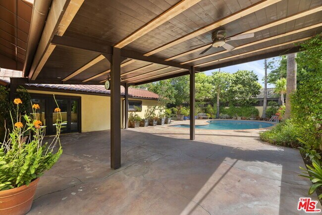Building Photo - 664 S Highland Ave