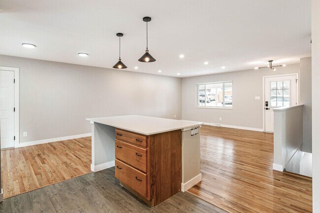 Building Photo - Charming Remodeled Home in the Heart of Go...