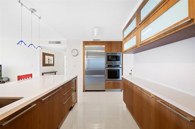 Building Photo - 3800 Galt Ocean Dr