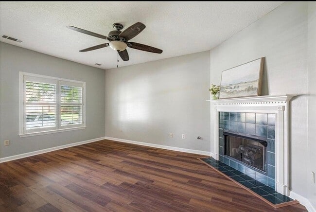 Building Photo - 772 Breeze Way