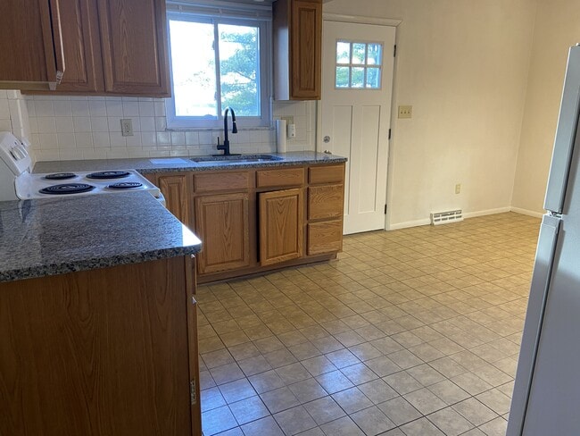 Building Photo - 1244-1250 Cliffside Street