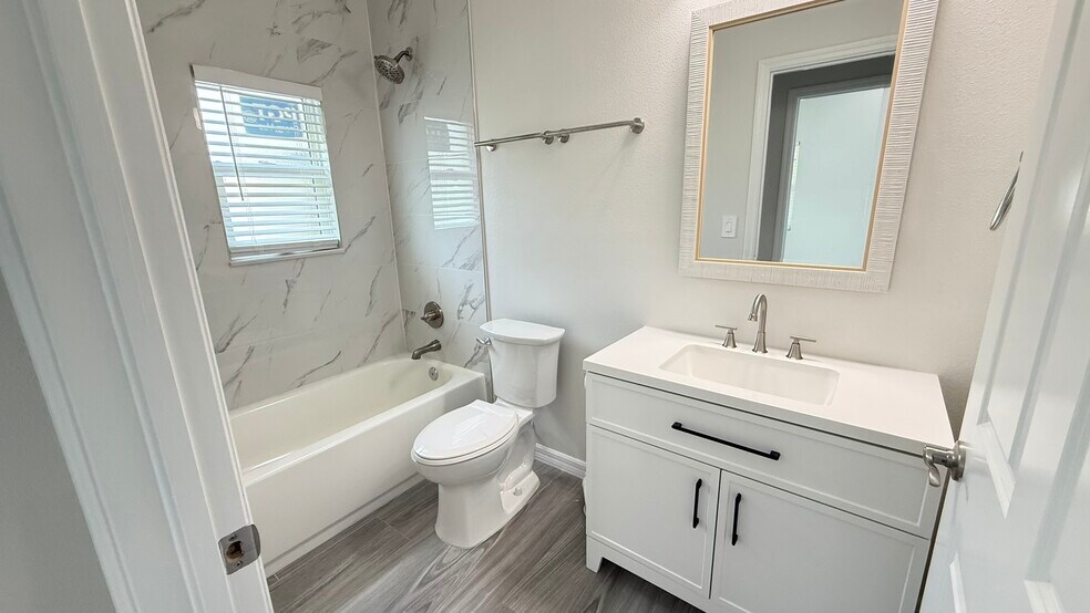 Building Photo - 37542 Eiland Blvd