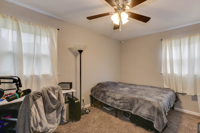 Building Photo - 1011 Robinson Rd