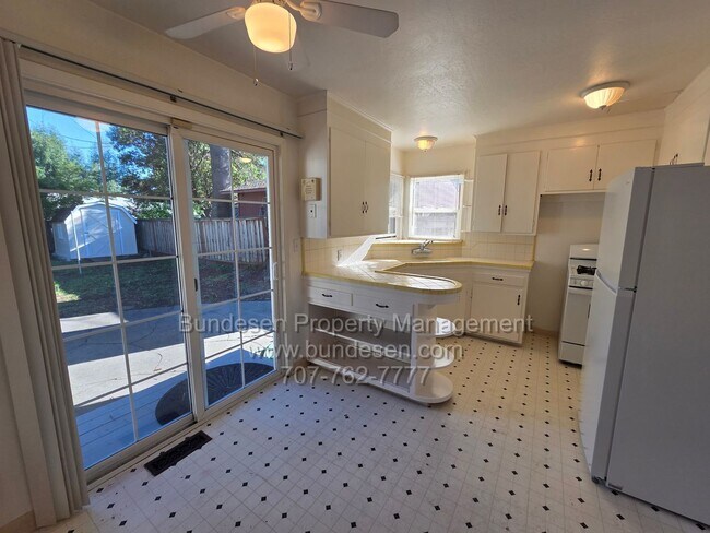 Building Photo - Charming home near Montgomery Village~  2bd/1ba, plus large bonus room~ 1397 sq ft home