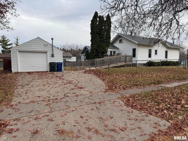 Building Photo - 3122 W Locust St