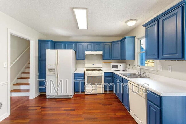 Building Photo - 76 Winward Way SE