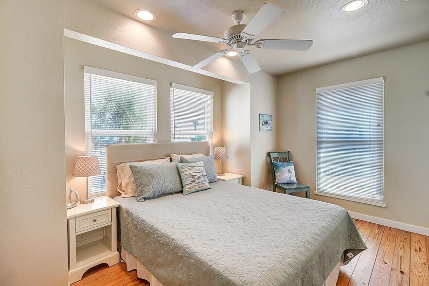 Building Photo - 2606 Eleventh Street-SI ID1023248P