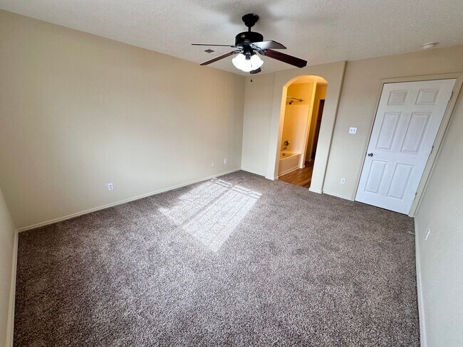 Building Photo - Super cute 3 bed 2 bath home in Huning Ranch