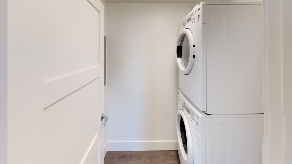 Large closet with washer/dryer - 124 N 29th St