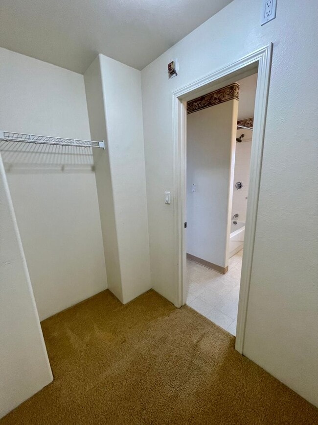 Building Photo - Ocen Pointe Potenial 3 Bedroom Home for Re...