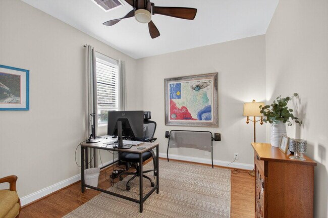 Building Photo - 320 Via Villagio