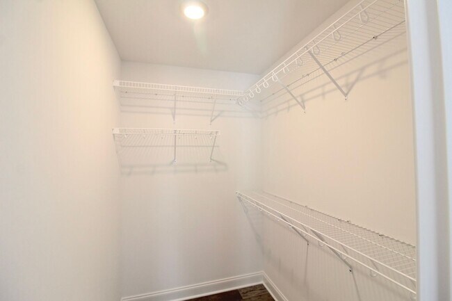 Building Photo - Stylish and Spacious Townhome Near Sentara...