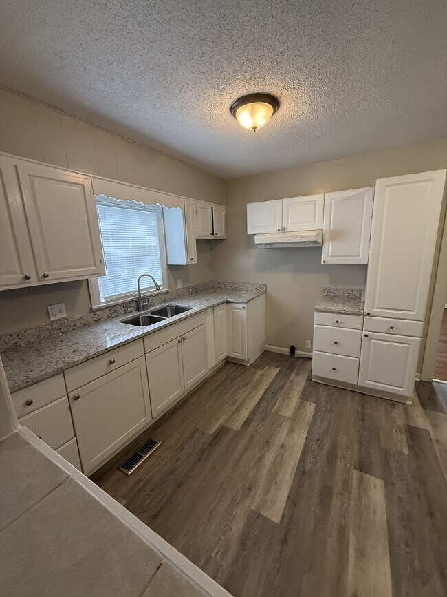 Building Photo - 505 Sunrise Blvd