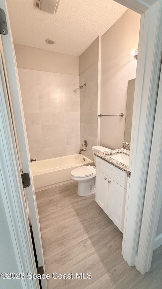 Building Photo - 1318 Saxony Rd SW