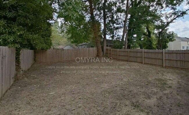 Building Photo - Charming 2 Bedroom Duplex Unit in Atlanta!