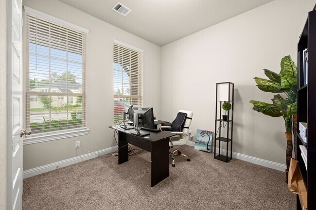 Building Photo - 10054 Black Maple Dr