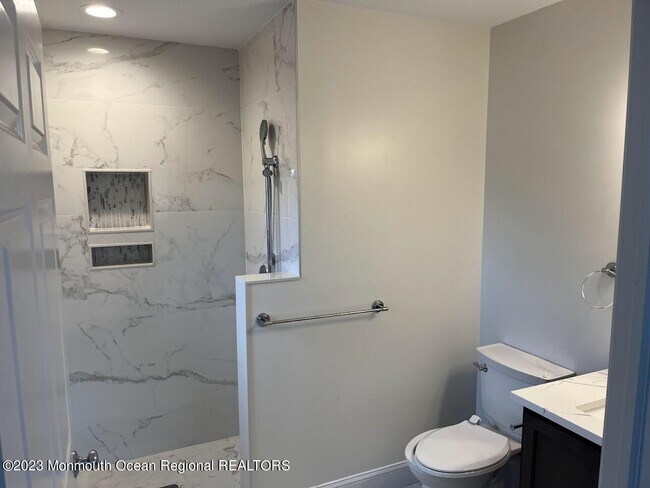 Building Photo - 191 Shrewsbury Ave