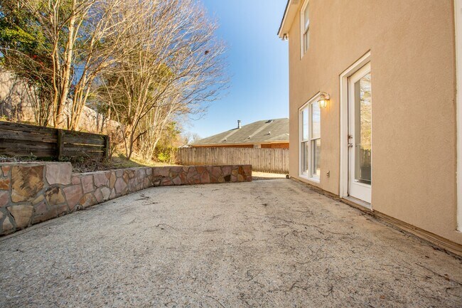 Building Photo - Primrose Walk