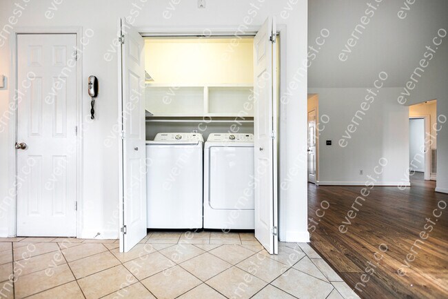 Building Photo - 1105 McDonough Cir