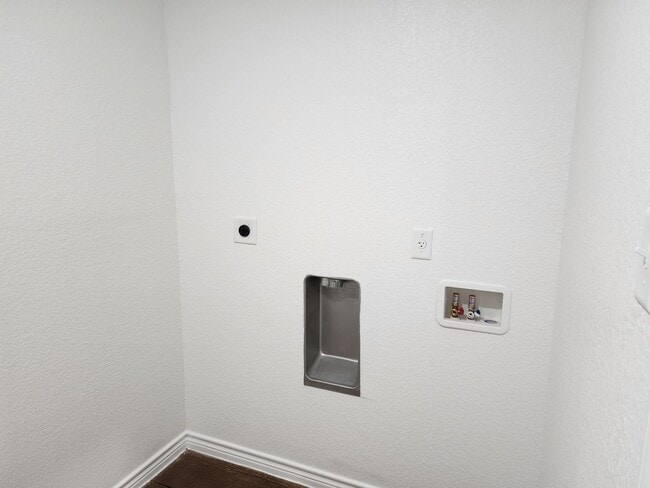 Building Photo - 546 Lost Trl
