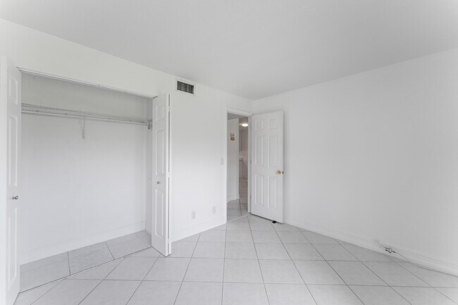 Building Photo - 2339 SW 15th St