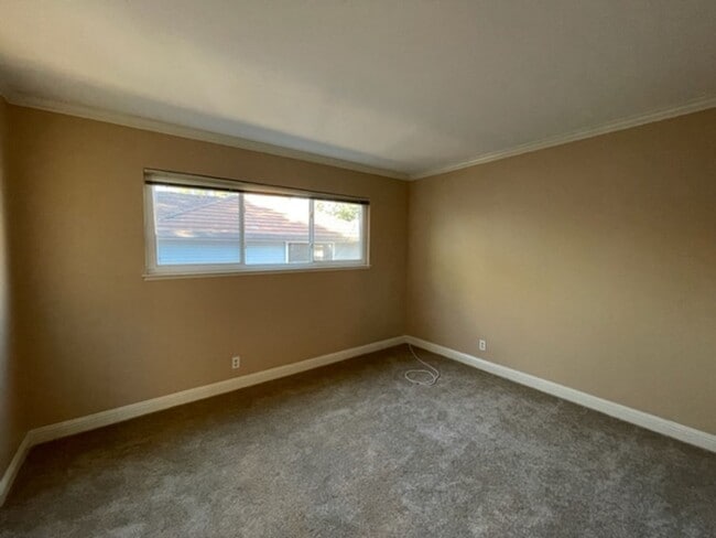 Building Photo - Wonderful 2 story 2 bedroom, 1.5 bath town...