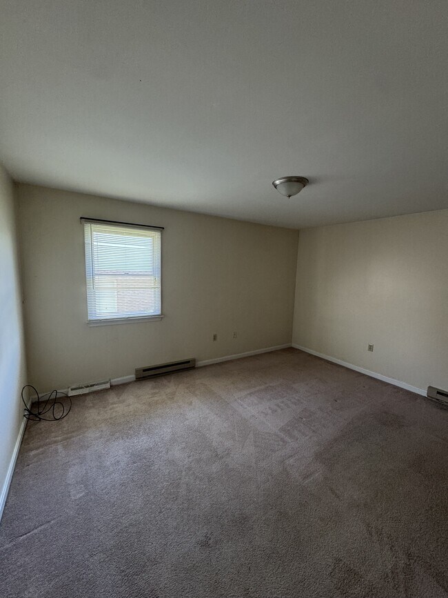 Building Photo - 702 Thomas Ln