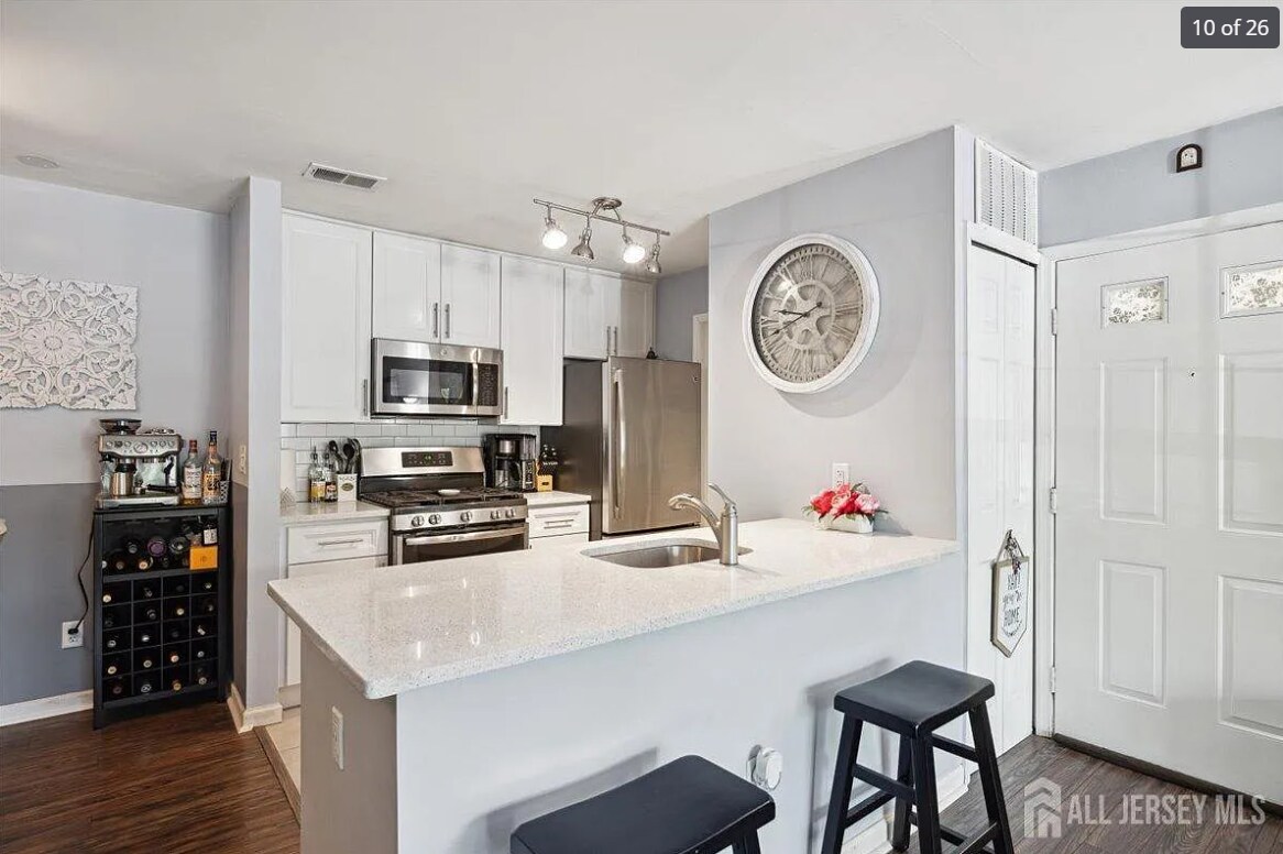 Building Photo - 394 Carhart Ct