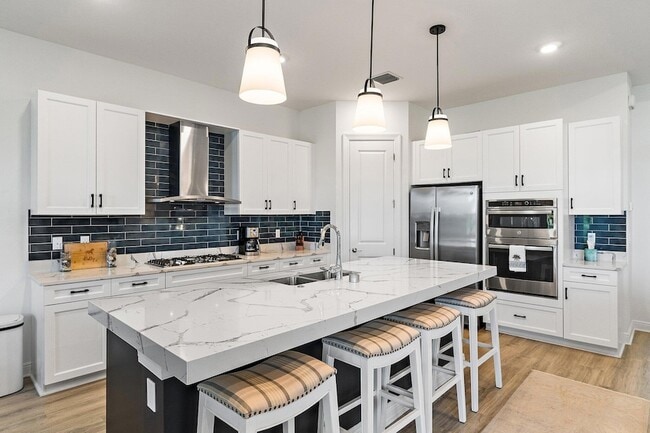 Building Photo - 15883 Key Biscayne Ln