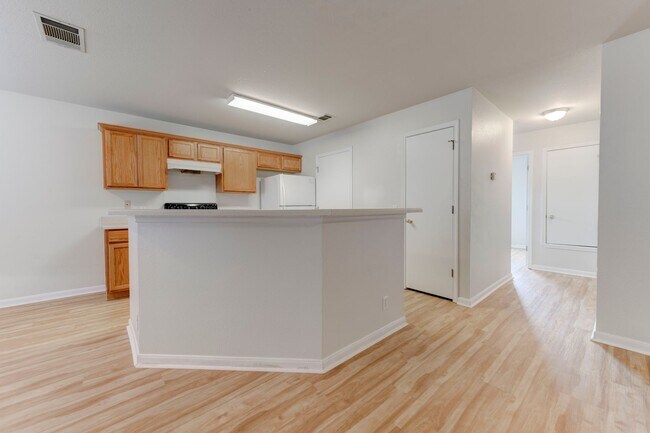Building Photo - 3301 El Salido Pkwy