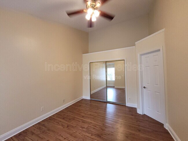 Building Photo - 575 Bloomington Ct