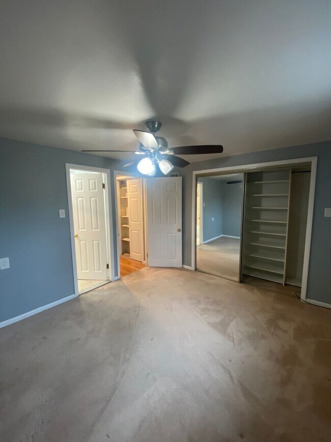 Building Photo - 233 S State Rd