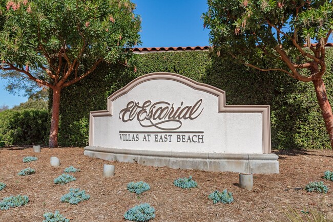 Building Photo - Ideal Location! El Escorial at East Beach