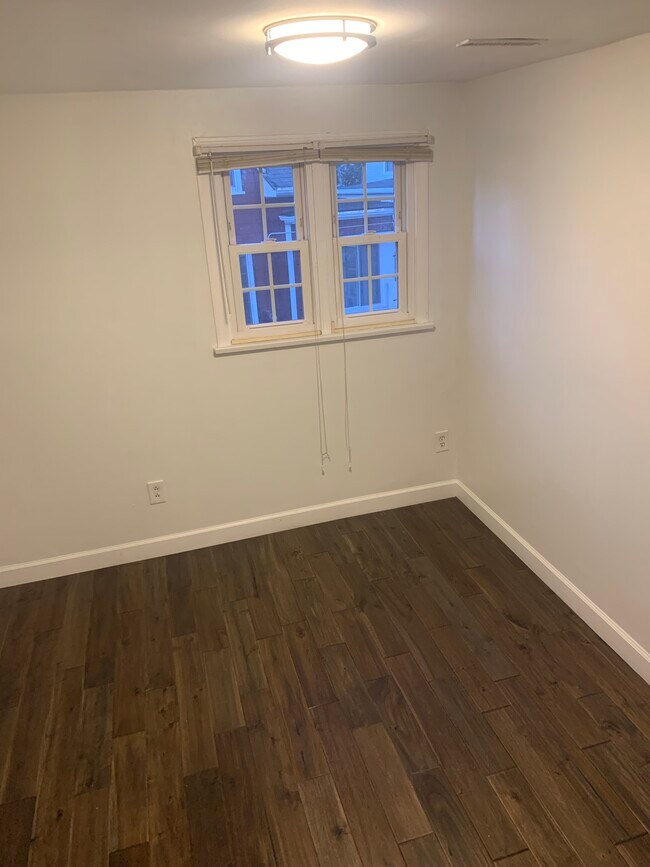 Building Photo - 16 Hillcrest Cir