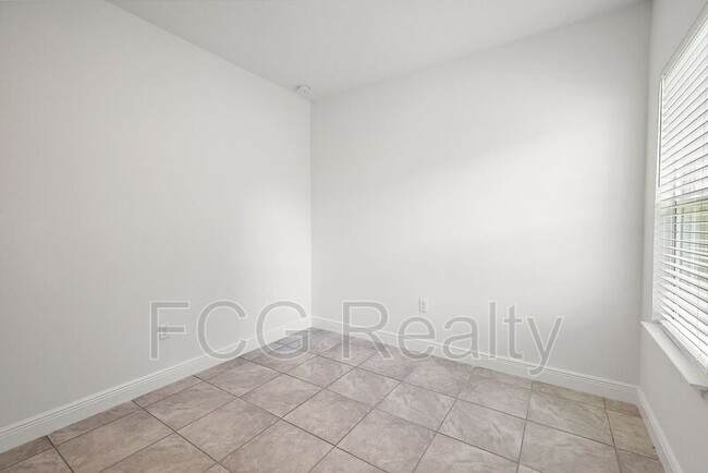 Building Photo - 16352 SW 27 Cir