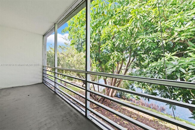 Building Photo - 20310 NE 2nd Ave