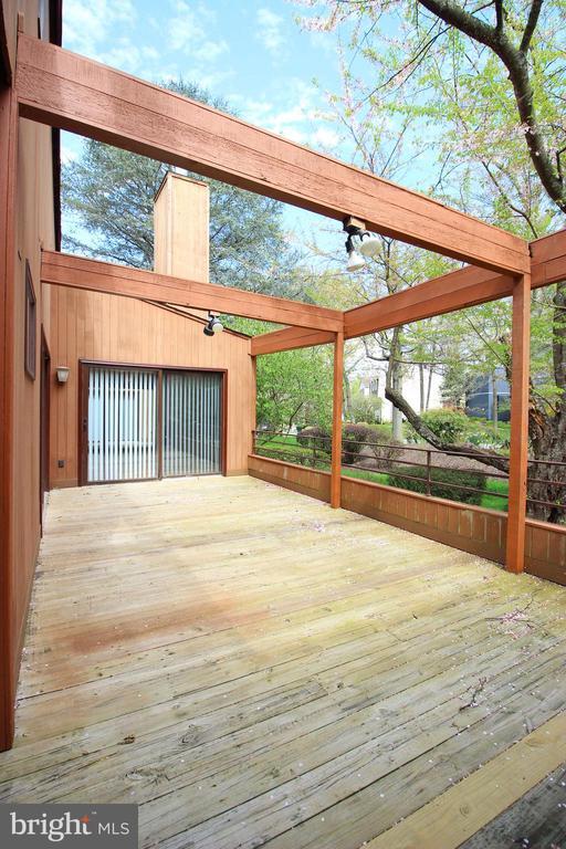 Building Photo - 6872 Melrose Dr