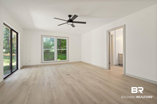Building Photo - 167 Rolling Hill Dr